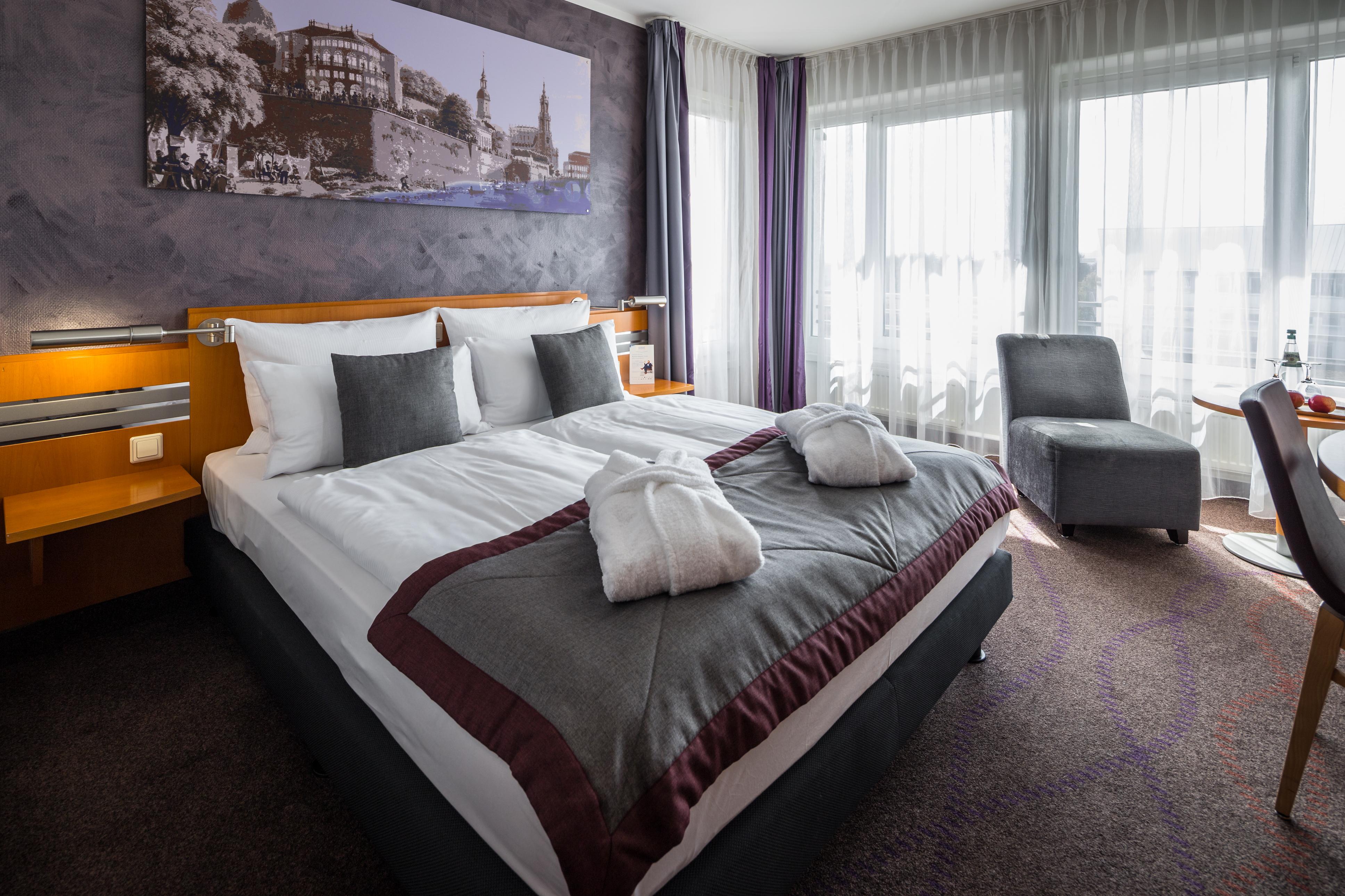 Отель Ramada By Wyndham Дрезден Экстерьер фото